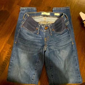 Maternity jeans. Barely worn. Great condition.